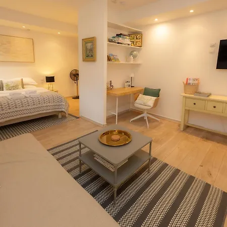 Salut Le Petit Carcassonne