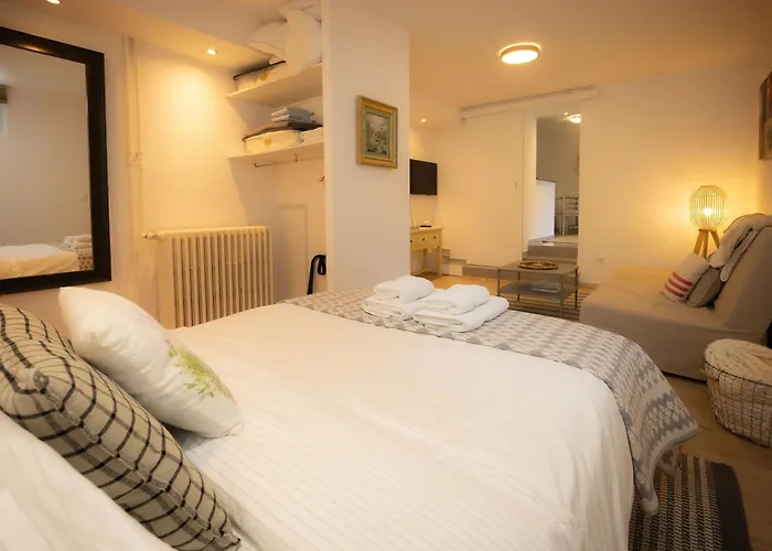 Salut Le Petit * Carcassonne